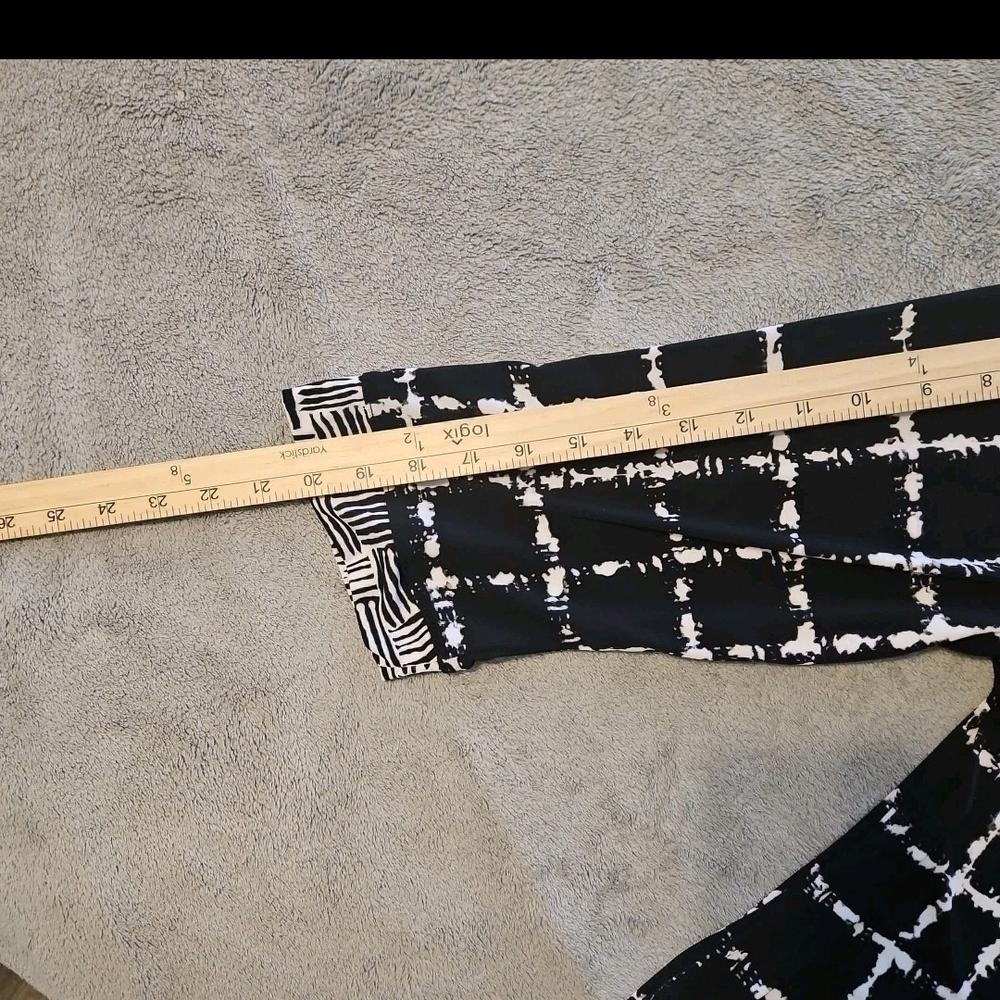 Alfred Dunner Black and White Patterned V-Neck Sweater - Picture 9 of 15